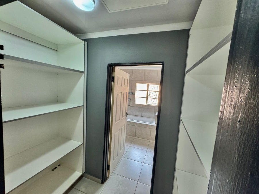 To Let Commercial Property for Rent in Wilgeboom A H North West